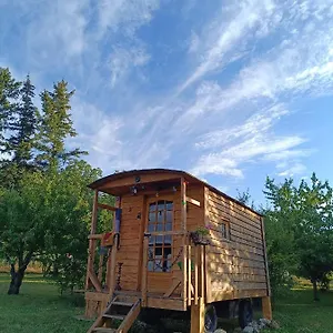 https://roulotte-romantique.hotels-rhonealpes.com